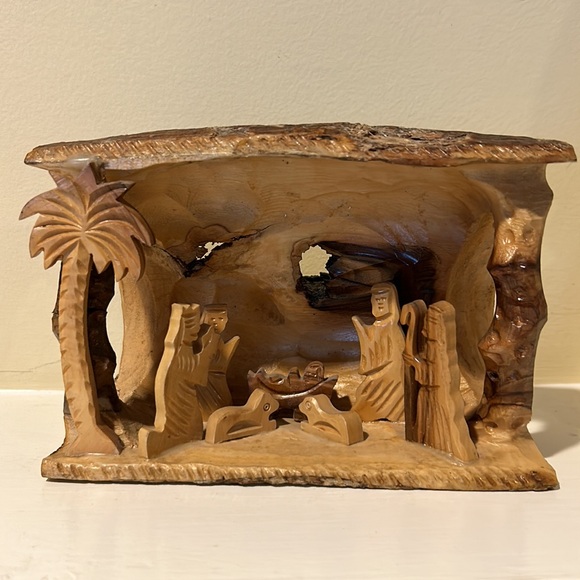 Wood Carved Nativity.  Christmas Decor - Picture 16 of 16